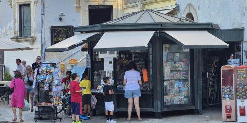 Matera, il sogno di Michela: a 29 anni salva l’edicola di piazza Vittorio Veneto