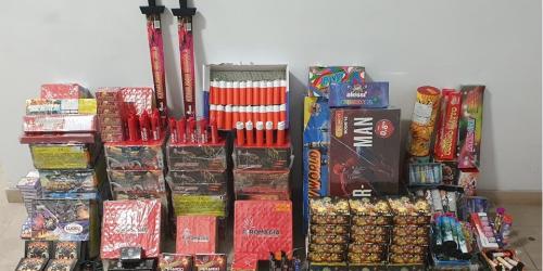 Taranto, detenzione e vendita abusiva di botti illegali: sequestrati oltre 10 kg di fuochi, due denunce