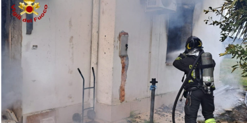 Tuturano, crolla il solario dopo un incendio in un'abitazione: si cerca una persona