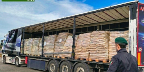 Gdf, maxi sequestro di pellet contraffatto tra Lecce e Reggio Calabria: denunciati due imprenditori