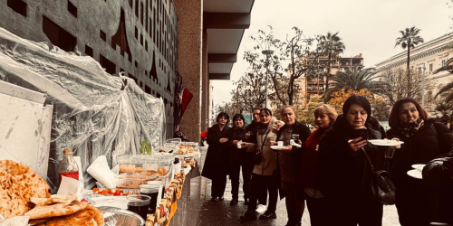 Bari, una festa in piazza Cesare Battisti: &egrave; la Pasqua delle badanti georgiane