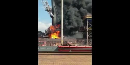 Incendio al porto di Taranto: il motore di una gru ha preso fuoco