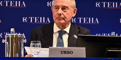Stellantis e governo uniti sull'auto, l'Ue cambi in fretta