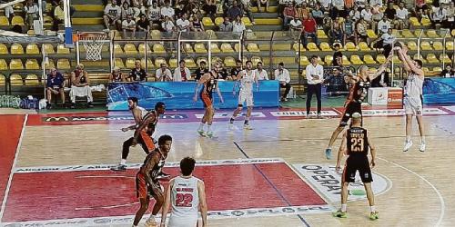 Basket, la Crifo Ruvo entra nella storia: vince e vola in serie A2