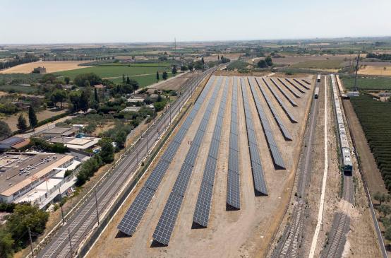 Treni, a Foggia oltre 6600 pannelli fotovoltaici per alimentare la rete elettrica Treni, a Foggia oltre 6600 pannelli fotovoltaici per alimentare la rete elettrica