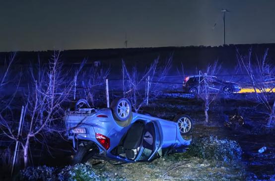 Notte di san Silvestro, auto si ribalta sulla Sp95 a sud di Cerignola: 4 ragazze a bordo, una in codice arancione FOTO/VIDEO