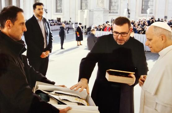 A Papa Leone XIV le antiche chiavi della Basilica di San Martino di Martina Franca