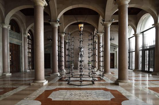 Bari, il lavoro invisibile delle braccianti agricole in monumento di ceramica e ferro