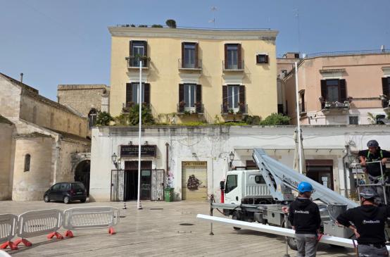Festa di San Nicola 2026, al via l'installazione delle luminarie in piazza del Ferrarese