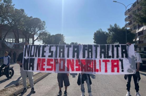 A Bisceglie il corteo spontaneo degli studenti per la morte di Alicia: &laquo;Ogni vita merita tutela&raquo;
