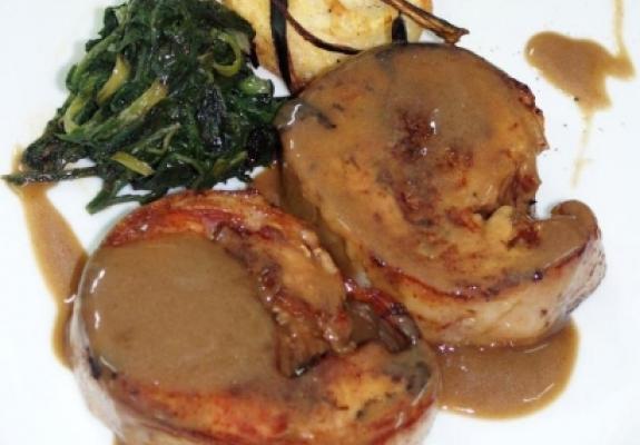 Il coniglio &laquo;porchettato&raquo; carne bianca e finocchietto un matrimonio da rosolare