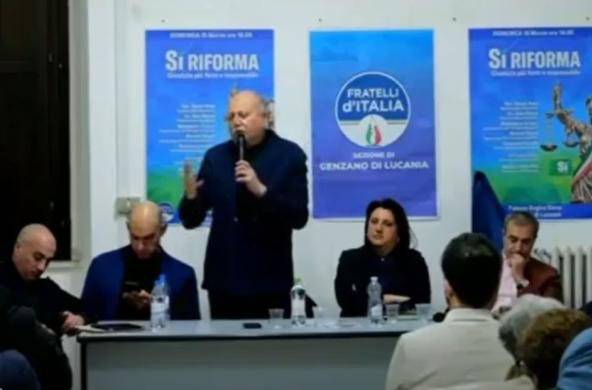 La campagna del deputato lucano Mattia (FdI) per il s&igrave; scatena la bufera: &laquo;Usate il sistema clientelare&raquo;. E l'Anm denuncia VIDEO