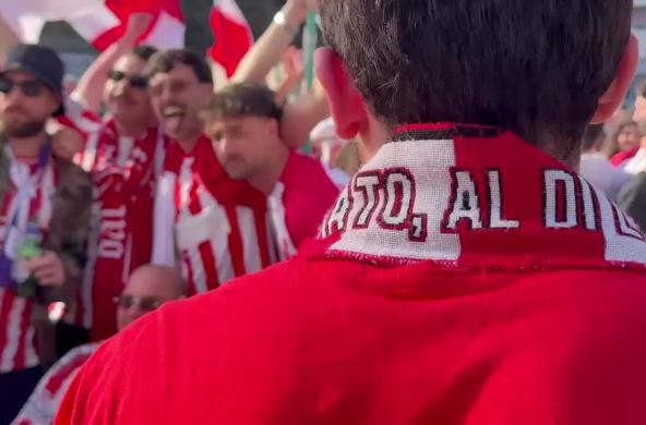 Barletta in festa: dopo 11 anni i biancorossi tornano in Serie C, piazza Roma invasa dai tifosi