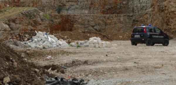 Altamura, cava nel Parco dell'Alta Murgia trasformata in discarica: 9 indagati Altamura, cava nel Parco dell'Alta Murgia trasformata in discarica: 9 indagati