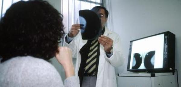 Cancro al seno, scoperta in Italia nuova forma ereditaria: le donne a rischio Cancro al seno, scoperta in Italia nuova forma ereditaria: le donne a rischio