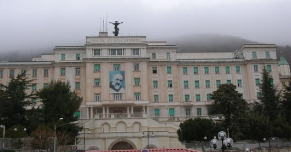 Covid 19 Da Ospedale Di San Giovanni Rotondo Stop Alle Visite Dei Pellegrini La Gazzetta Del Mezzogiorno
