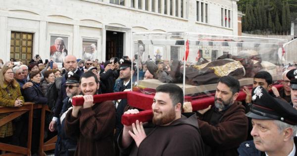 Il Corpo Di Padre Pio Torna Nella Chiesa Nuova La Gazzetta Del Mezzogiorno