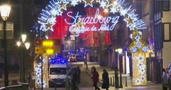 Strasburgo Natale.Strasburgo Terrorista Spara Al Mercato Di Natale 3 Morti E 13 Feriti Un Italiano Fitto In Un Ristorante C E Panico La Gazzetta Del Mezzogiorno