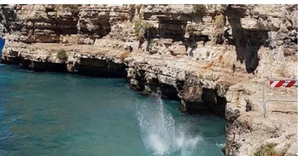 Get Wallpaper Polignano Stop Bagni A Lama Monachile Pericolo Nuovi Crolli Ecco L Ordinanza La Gazzetta Del Mezzogiorno Desktop Wallpaper Free