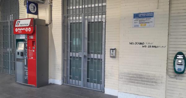 Stazione Di Molfetta Cancellate Le Scritte Omofobe La Gazzetta Del Mezzogiorno
