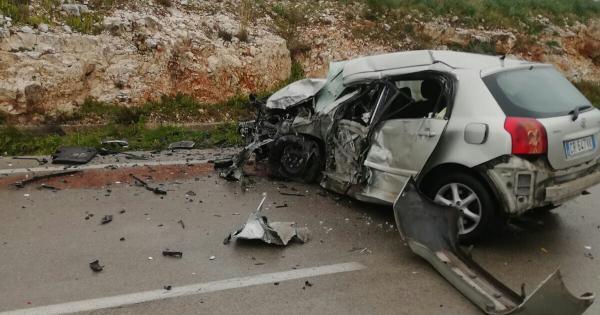 scontro sulla ss89 foggia manfredonia muore una 28enne ferito l autista del furgoncino la gazzetta del mezzogiorno