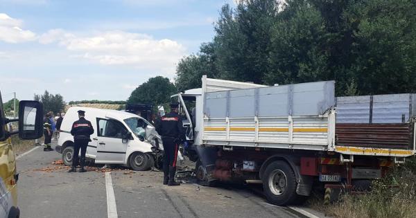 scanzano jonico furgone contro auto muore un uomo la gazzetta del mezzogiorno
