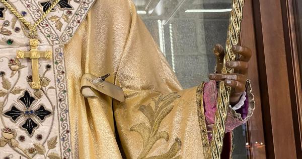 Stöld i basilikan, Barry: St Nicholas ring, monument och erbjudanden stulna …