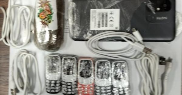 Foggia, in carcere droga, telefonini e frutta macerata per farne alcolici: sequestri - Foto 1 di 3 - La Gazzetta del Mezzogiorno