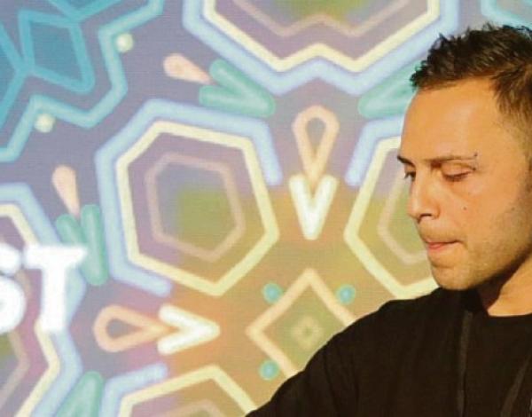 Vincenzo, l&rsquo;ex operaio Ilva ora dj: &laquo;La fabbrica? Non credo abbia futuro&raquo;