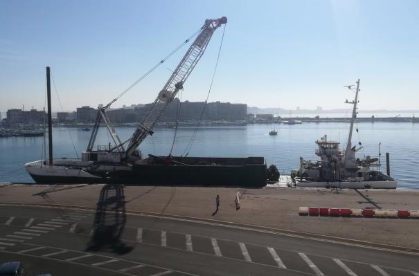 Taranto, iniziato il trasferimento del carico di munizioni da Israele dal porto