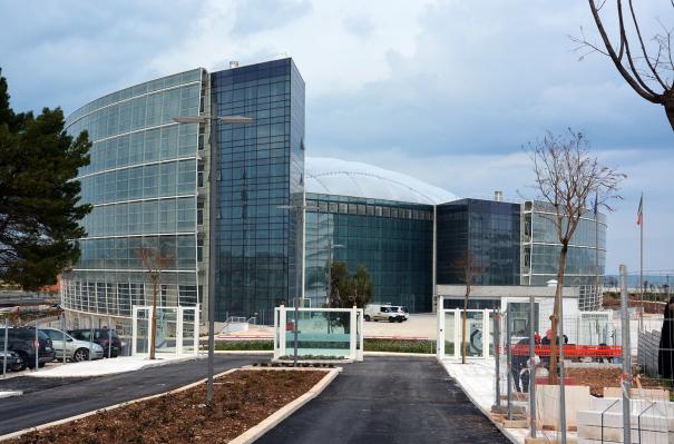 Richieste per 2 miliardi, fondi per 1,35 miliardi: la Regione Puglia sospende contratti programma e «Pia» Richieste per 2 miliardi, fondi per 1,35 miliardi: la Regione Puglia sospende contratti programma e «Pia»