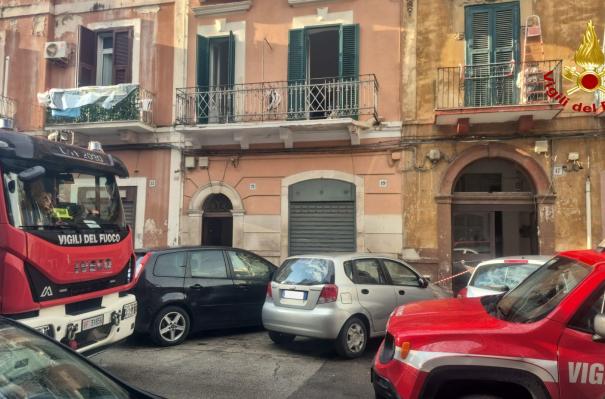 Bari, cede balcone in via Pascoli al Libert&agrave;: inibito l&rsquo;accesso alla palazzina. Evacuate due famiglie