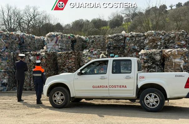 Bari, scoperto traffico illecito di rifiuti verso la Grecia: azienda calabrese sequestrata e titolare sospeso Bari, scoperto traffico illecito di rifiuti verso la Grecia: azienda calabrese sequestrata e titolare sospeso