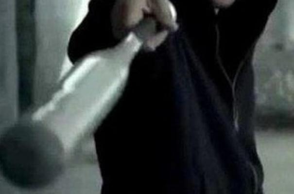 Aggrediti a colpi di mazza da baseball sulla statale tra Lecce e Gallipoli: tre feriti