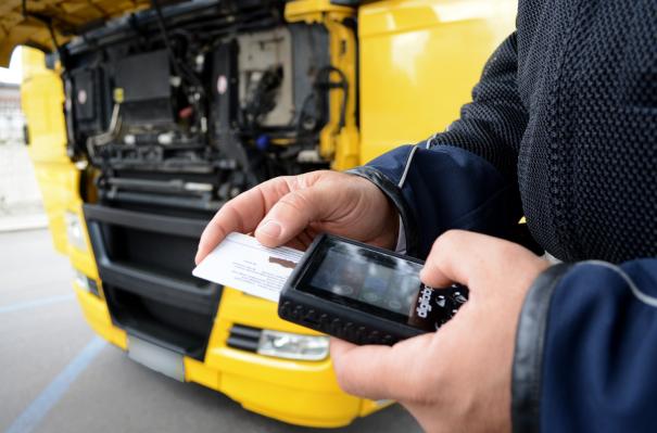 Bari sperimenta controllo hi-tech sui camion &laquo;truccati&raquo;: scoperte manomissioni
