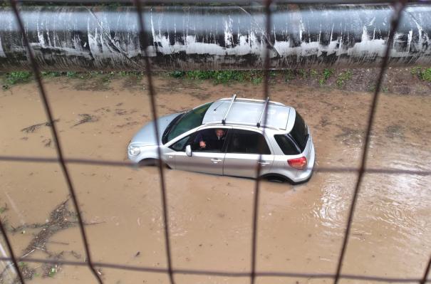 Maltempo, case sotto il fango dopo la piena del Cervaro: &laquo;Dobbiamo buttare tutto. Persi tanti anni di sacrifici&raquo;