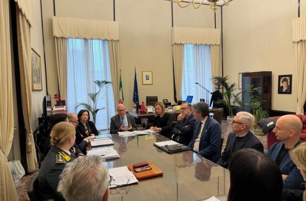 Ragazzi con armi e droga a scuola, prefetto di Lecce scrive alle famiglie: «Tornate ad essere le loro guide» Ragazzi con armi e droga a scuola, prefetto di Lecce scrive alle famiglie: «Tornate ad essere le loro guide»