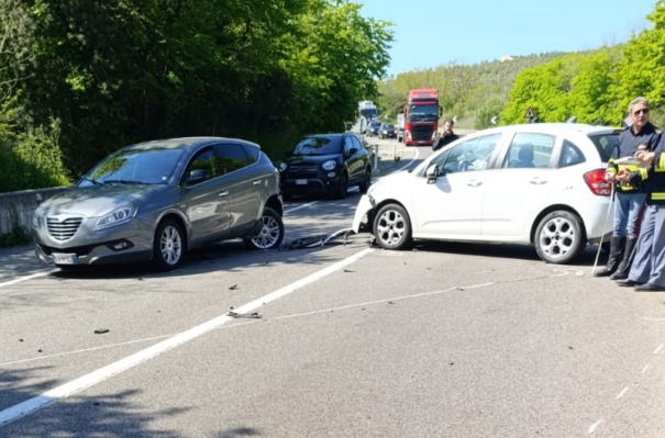 Miglionico, scontro tra tre auto sulla statale: un morto e due feriti