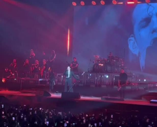 Achille Lauro, due notti da record a Bari. Poi l&rsquo;annuncio: &laquo;Ci vediamo nel 2027 al San Nicola&raquo;