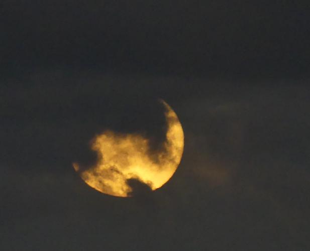La Super Luna del Cacciatore incanta Polignano a Mare