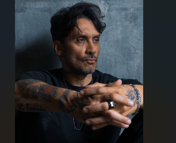 «Non ho paura di niente», Fabrizio Moro incontra i fan a Bari il 18 novembre per il firmacopie del nuovo album «Non ho paura di niente», Fabrizio Moro incontra i fan a Bari il 18 novembre per il firmacopie del nuovo album