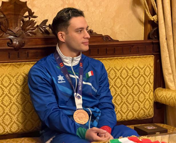 Bronzo mondiale per Francesco Loragno, atleta paraplegico di Torre a Mare: il giovane premiato dal sindaco Leccese