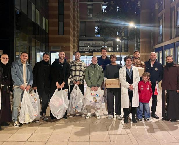 Bari, la Prima Squadra in visita all&rsquo;Ospedaletto Giovanni XXIII