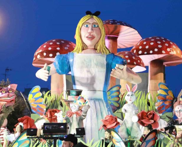 Storico Carnevale di Gallipoli: colori, carri allegorici e tradizione popolare fino al 17 febbraio