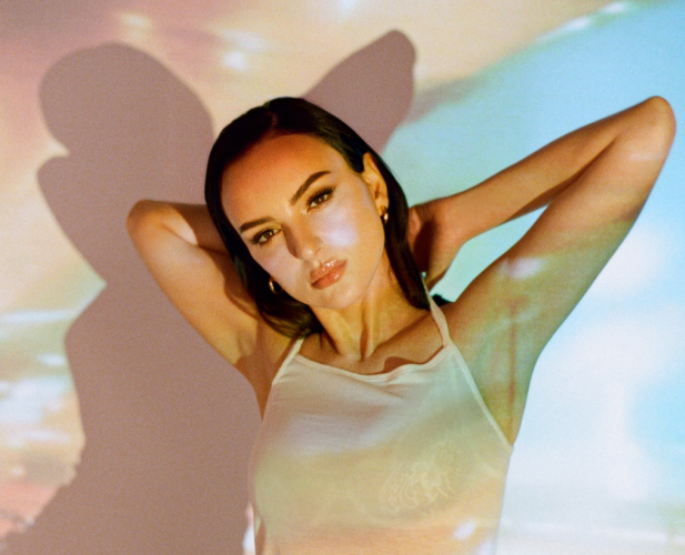 La &laquo;Magica Favola&raquo; di Arisa a Sanremo: &laquo;L'amore universale &egrave; la mia scelta di pace: oggi dentro di me c'&egrave; l'arcobaleno&raquo;