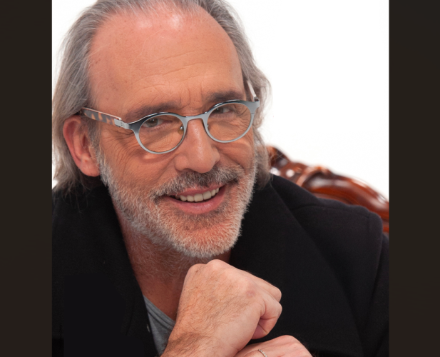 &laquo;Il talento di essere tutti e nessuno&raquo;: Luca Ward, voce epica del doppiaggio italiano, a teatro tra aneddoti, esercizi vocali e racconti di vita