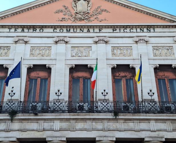 Bari ricorda l&rsquo;Ucraina a quattro anni dall&rsquo;invasione: bandiera sul Comune e iniziative in citt&agrave;