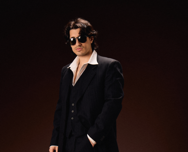 Il pugliese&nbsp;DAS DAMORE torna con &laquo;Bijou&raquo;, tra italo-disco e pop contemporaneo una canzone d'amore leggera e magnetica