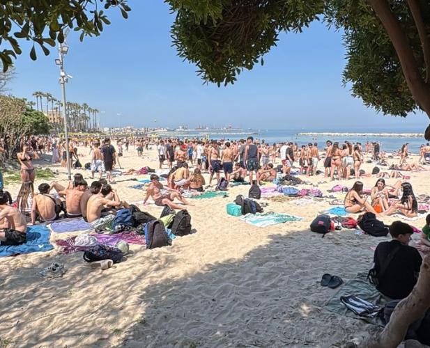 Pane e Pomodoro a Bari, prove d'estate: spiaggia presa d'assalto gi&agrave; nel secondo weekend di aprile