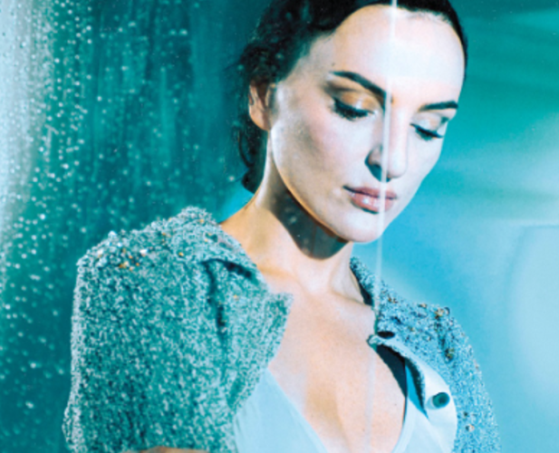 &laquo;Foto Mosse&raquo;, il nuovo capitolo di Arisa: &laquo;Voglio che questo disco sia una pacca sulla spalla a chi si sente fuori moda&raquo;